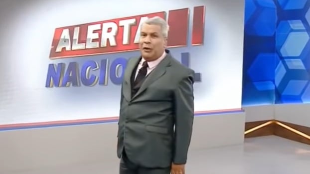 Sikêra Jr. é apresentador do Alerta Nacional, fenômeno nas redes sociais (foto: reprodução/RedeTV!)
