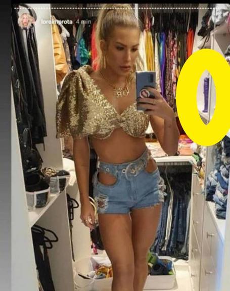 Lorena Improta se descuida e deixa brinquedo sexual aparecer em foto no Instagram (Foto: reprodução/Instagram)