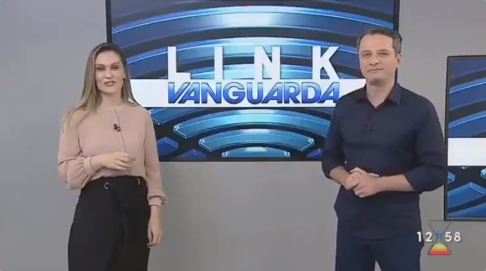 Agda Queiroz e Rogério Corrêa no comando do Link Vanguarda, na Globo do Vale do Paraíba (Foto: Reprodução/TV Vanguarda)