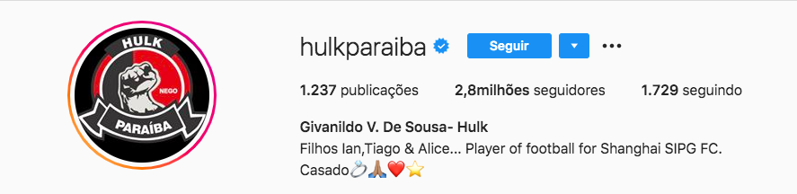 O famoso jogador de futebol mudou a discrição de seu perfil no Instagram, anunciando a sua união com a ex-sobrinha (Foto: reprodução/Instagarm)
