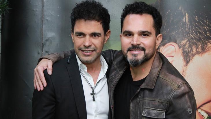 Zezé Di Camargo e Luciano regravam música de sucesso. (Foto: Divulgação)