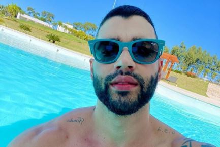 Gusttavo Lima posa ao lado de bonitões (Foto: Reprodução/ Instagram)